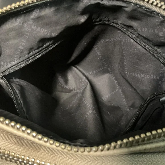 STEVE MADDEN Light Grey Crossbody Messenger Bag- Quilted Faux Leather - Picture 10 of 11